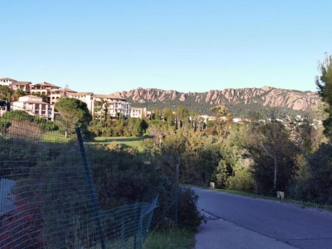 Saint Raphael, Cap Esterel Le Hameau. Vue Mer 外观 照片